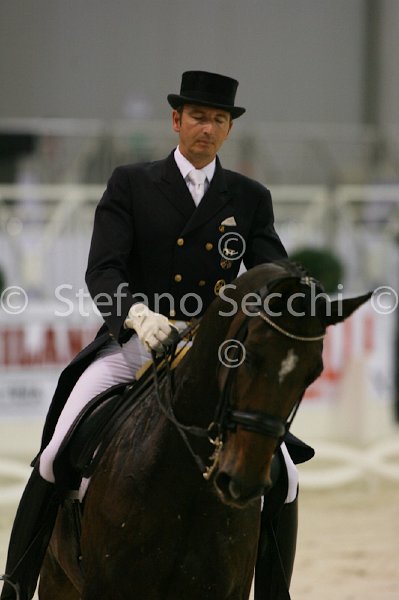 LAUGKS_MEGGLE\'S WELTTALL_MILANO_2011_SS2_2377.jpg